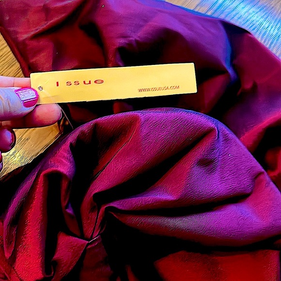 NWTStunningMaxiIssueNewYorkGownSpaghettiStrapsPuffedSleeves.Merlot.HeadTurnig.8 - Picture 4 of 17